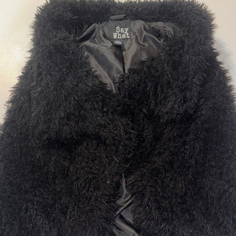 Say What? Y2K Black Faux Fur‎ Vest!